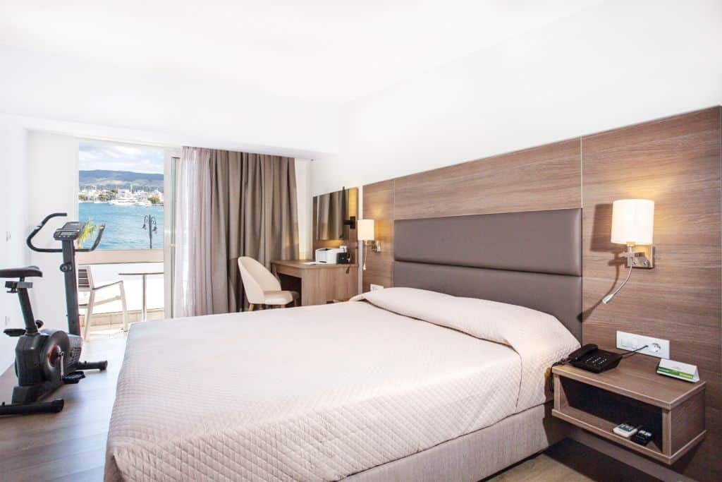 BUSINESS SUPERIOR DOUBLE ROOM